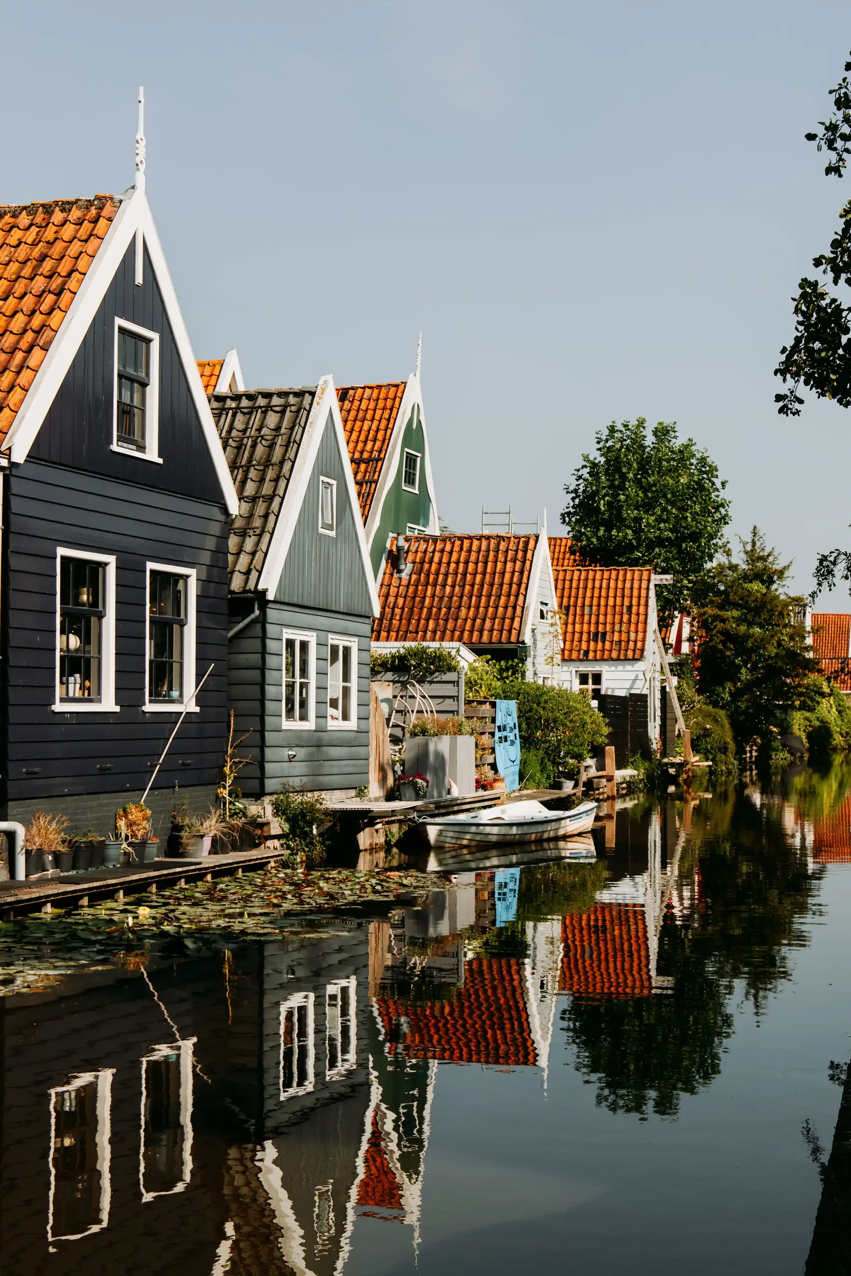 Huizen aan het water in Land van Leeghwater